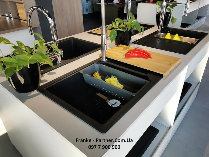 Кухонна мийка Franke Urban UBG 611-78 XL (114.0701.799) гранітна - врізна - оборотна - колір Онікс - (пластиковий коландер у комлекті) 114.0701.799 фото