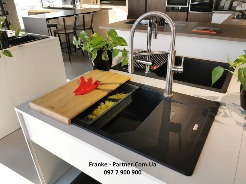 Кухонна мийка Franke Urban UBG 611-78 XL (114.0701.801) гранітна - врізна - оборотна - колір Білий - (пластиковий коландер у комлекті) 114.0701.801 фото